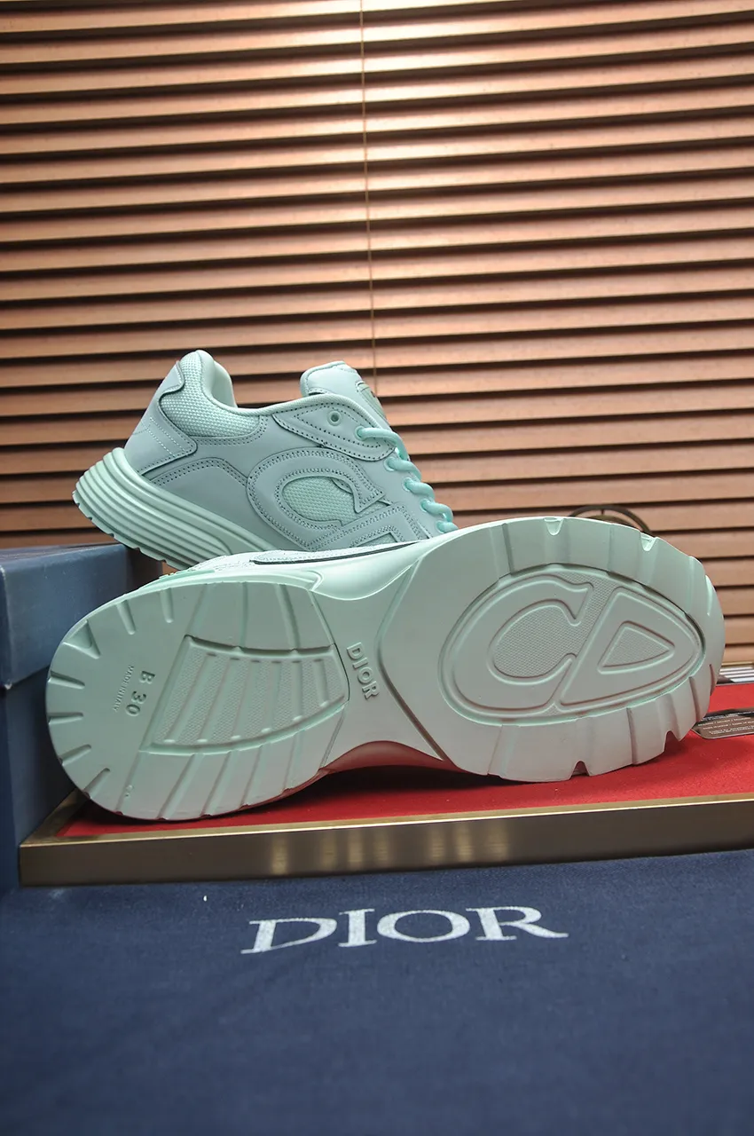 Men's men's shoes 💰: 540💶 (top original order) Brand: Dior (Dior) Standard code: Men's code 38-44 (45 customized) Grade: Same style as the official website Material: Top original cowhide stitched together Original wear-resistant and lightweight outsole Style category: Fashionable casual shoes Distinguished luxury brand elements top luxury Color: Real picture color